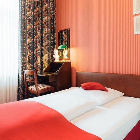 Das Kleine Hotel In Ruhiger Stadtlage Висбаден Экстерьер фото