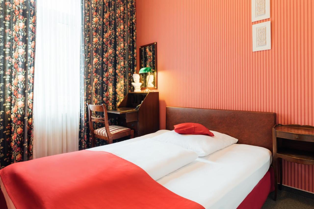 Das Kleine Hotel In Ruhiger Stadtlage Висбаден Экстерьер фото