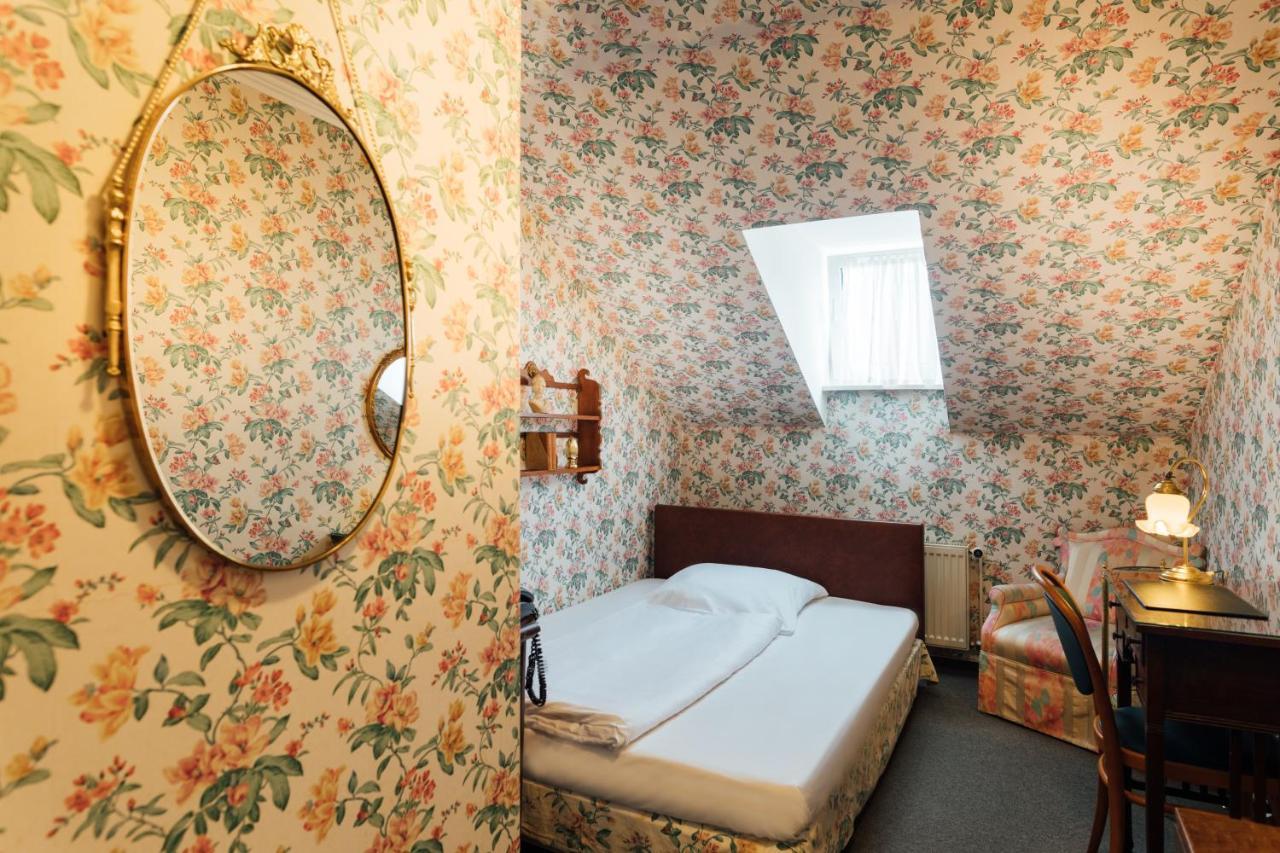 Das Kleine Hotel In Ruhiger Stadtlage Висбаден Экстерьер фото