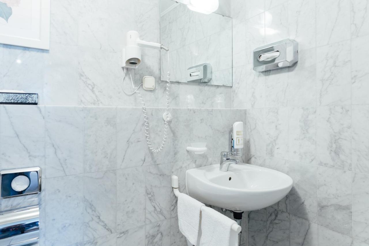 Das Kleine Hotel In Ruhiger Stadtlage Висбаден Экстерьер фото